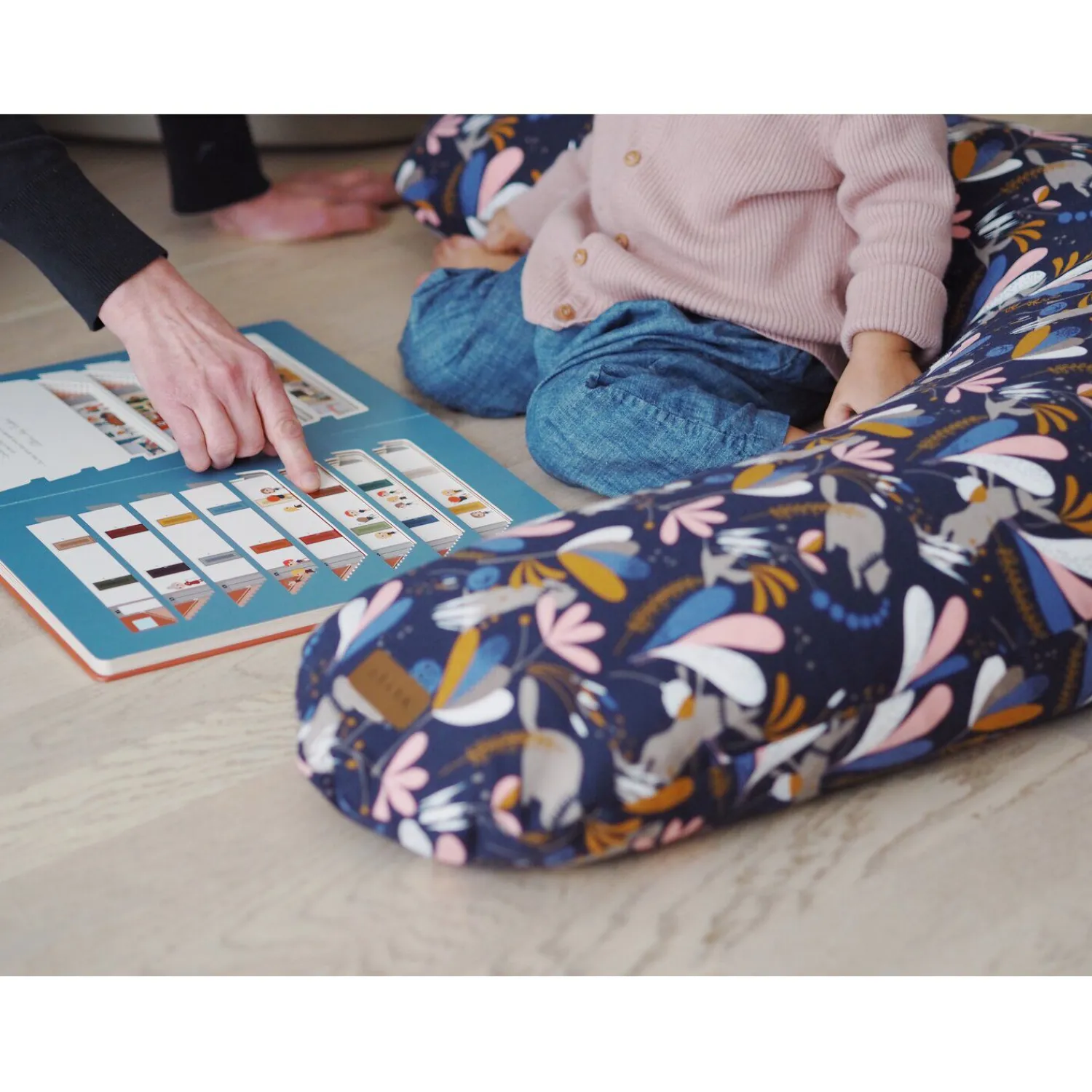 BÉABA Big Flopsy™ Jersey Lorena blue< Coussin D'allaitement