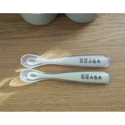 BÉABA Lot 2 cuillères 1er âge silicone avec boite de transport Vert sauge/Gris velours< Couverts Vaisselle Et Bavoirs