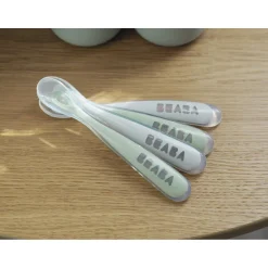 BÉABA Lot de 4 cuillères 1er âge silicone Gris velours/Vert sauge< Couverts Vaisselle Et Bavoirs